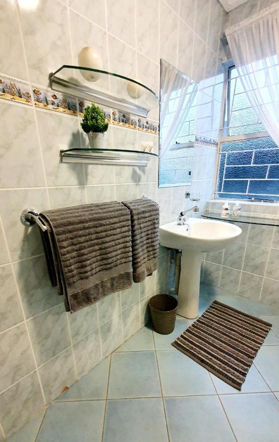 The Spare Bedroom Unit 1 Гаррисмит Экстерьер фото