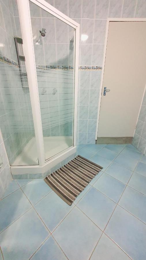 The Spare Bedroom Unit 1 Гаррисмит Экстерьер фото